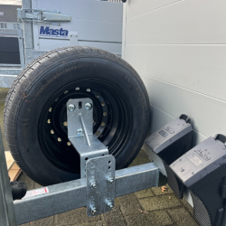 Reservewiel houder van Masta Aanhangwagens lasergesneden bij het OrderOn platform