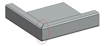 Complexe hoekverbinding van lasergesneden metalen onderdelen, benadrukt voor nauwkeurige kanten in metaalbewerking.