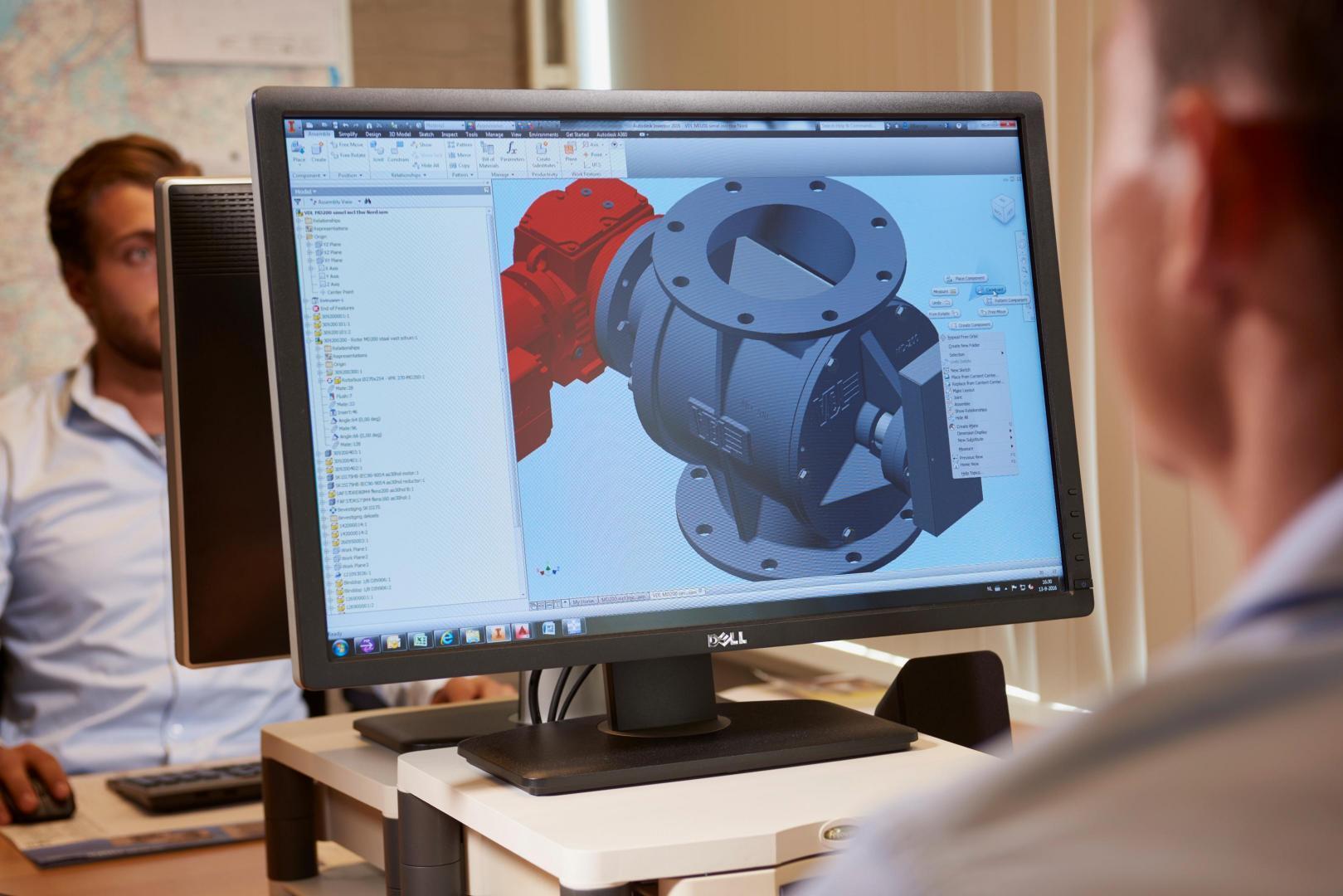 3D CAD-model van metalen componenten op computerscherm voor nauwkeurige metaalbewerking en productontwerp van een doseersluis die gebruikt wordt voor het transport van granulaten en poeders in de voedingsmiddelenindustrie.
